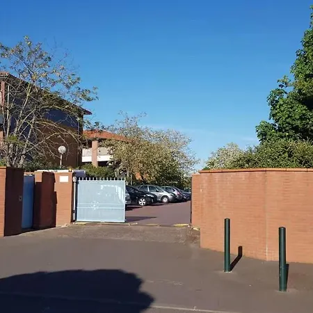 Cote Metro Avec Piscine Et Parking Gratuit