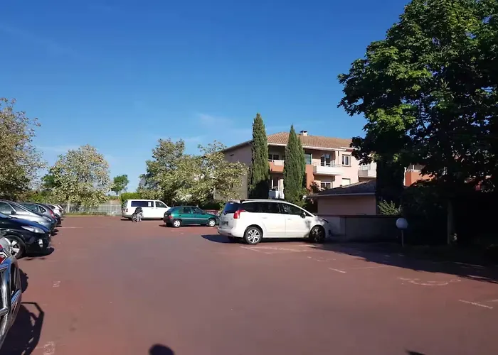 Cote Metro Avec Piscine Et Parking Gratuit アパート