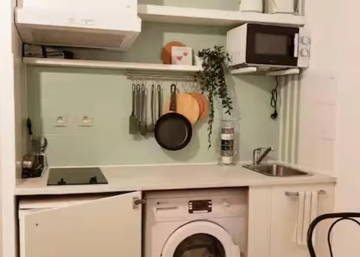 Cote Metro Avec Piscine Et Parking Gratuit