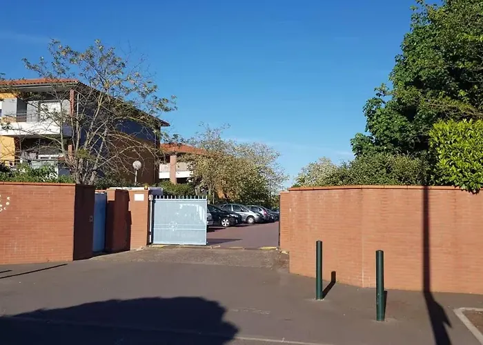 Cote Metro Avec Piscine Et Parking Gratuit