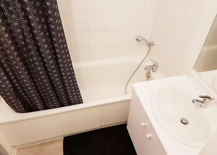 Apartment Cote Metro Avec Piscine Et Parking Gratuit *